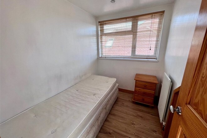 Portsmouth Road, Surrey, KT7