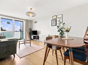 Bathurst Square, London, N15