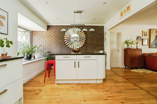 Silverthorn Close, Gloucestershire, GL53