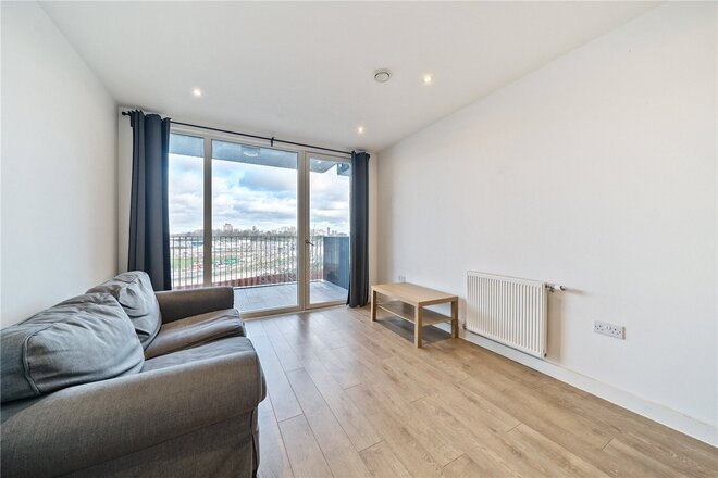 Staith Court, London, E3