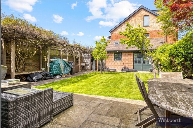 Cholmondeley Avenue, London, NW10
