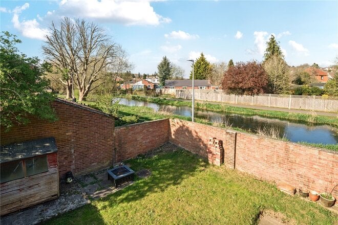 Walton Way, Berkshire, RG14