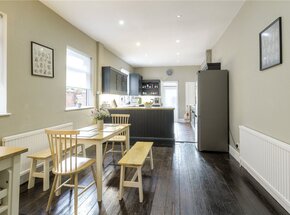 Holly Road, Abington, NN1
