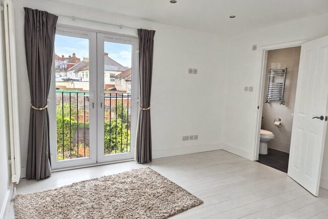 East Walk, East Barnet, EN4