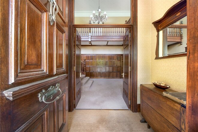 Lyne Crossing Road, Lyne, KT16