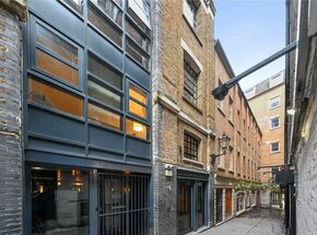 Bull Inn Court, London, WC2R