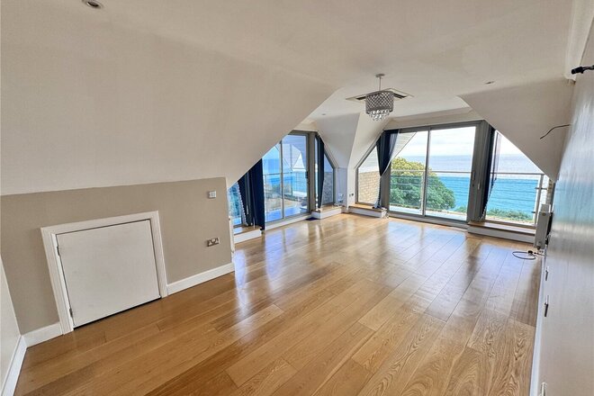 Alumhurst Road, Dorset, BH4