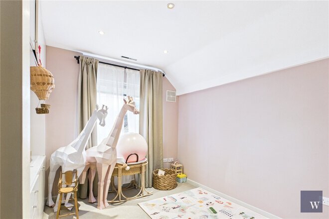 Woodfield Avenue, London, SW16