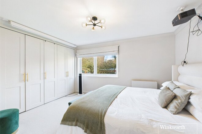Holders Hill Road, Hendon, NW4