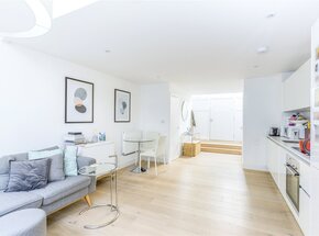 Severn Court, London, E14
