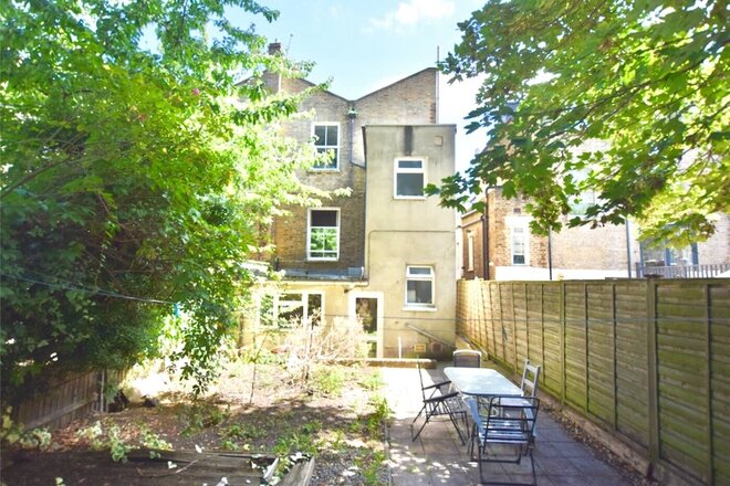 Lausanne Road, London, SE15