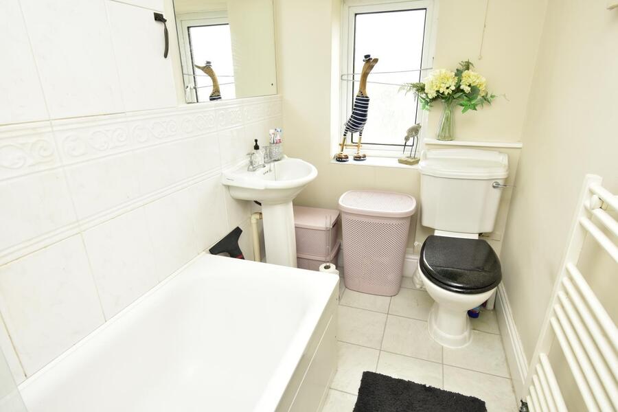 A BATHROOM.JPG