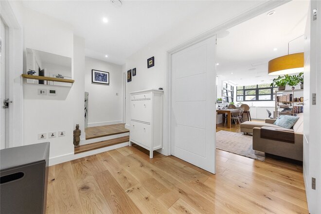 Hogarth Lane, London, W4
