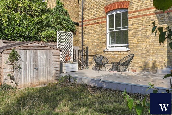 Woodside Grove, Finchley, N12