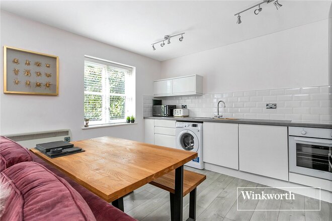 Constable Close, London, N11