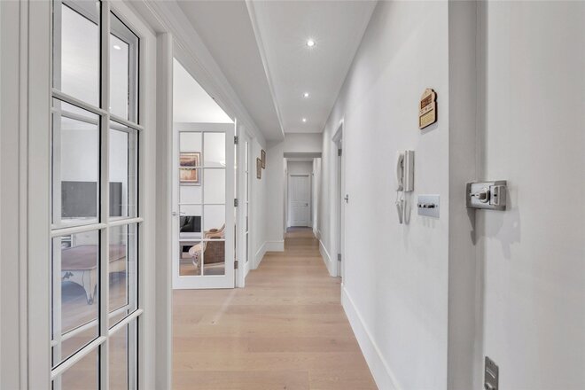 Randolph Avenue, London, W9
