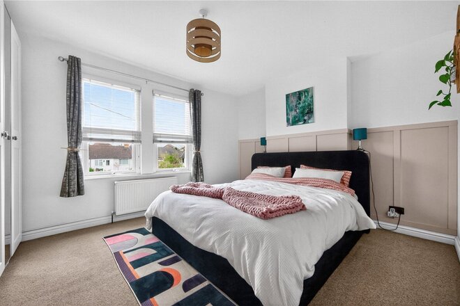 Oxenden Road, Farnham, GU10