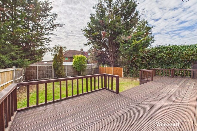 Wolmer Gardens, Edgware, HA8