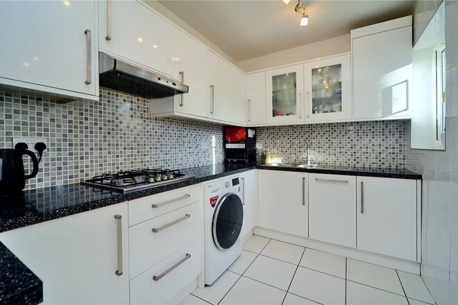 Hazlemere Gardens, Worcester Park, KT4