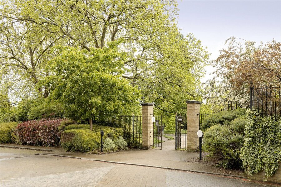 Brockwell Gate