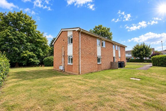 Longcroft Road, Newbury, RG20