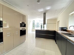 Park Grove, Beaconsfield, HP9