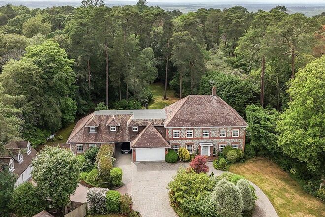 Kestrel Close, Farnham, GU10