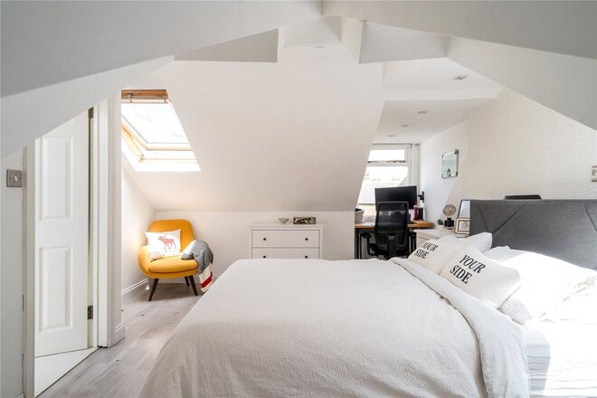 Sternhold Avenue, London, SW2