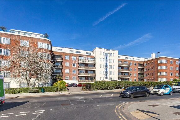 Riverside Drive, London, NW11