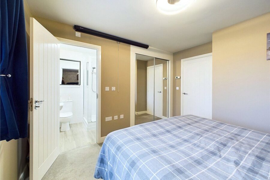 Master To En Suite