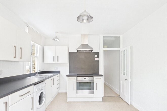 Dinsmore Road, London, SW12