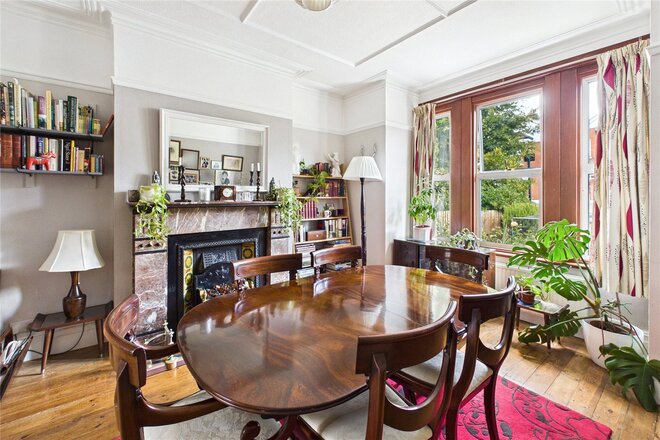 Salford Road, London, SW2