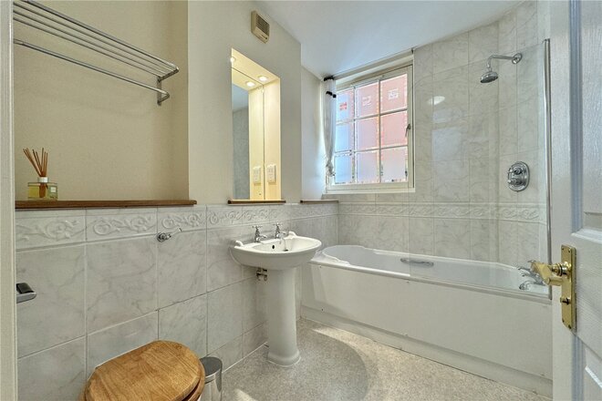 Warwick Road, Beaconsfield, HP9