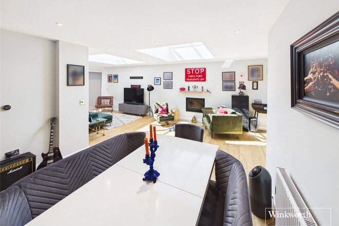 The Avenue, Reading, RG7