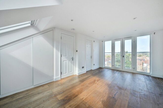 Annsworthy Crescent, London, SE25