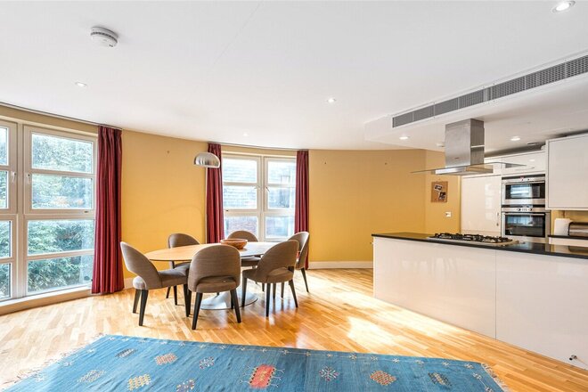 Moreton Street, London, SW1V