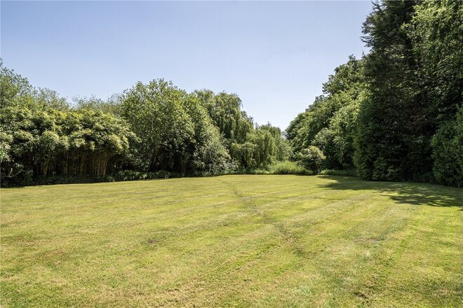 Moor Park Way, Surrey, GU9