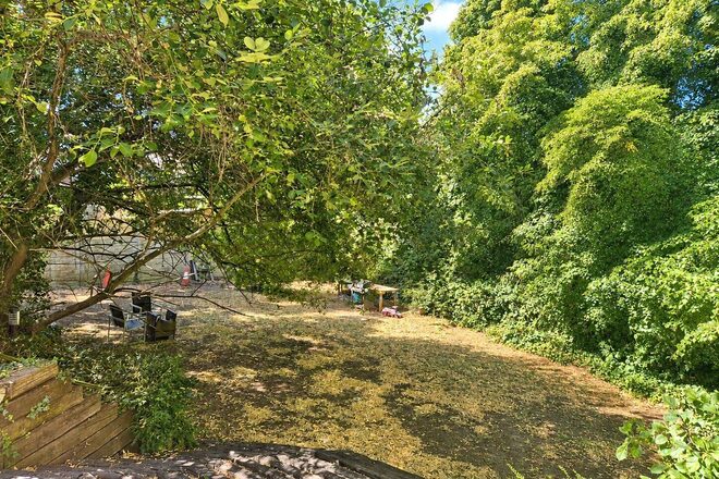 Moon Lane, High Barnet, EN5