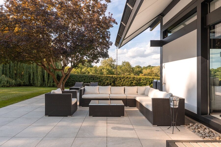 Side Terrace