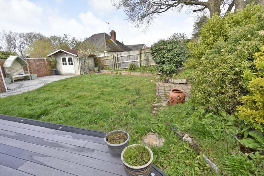 A REAR GARDEN.JPG