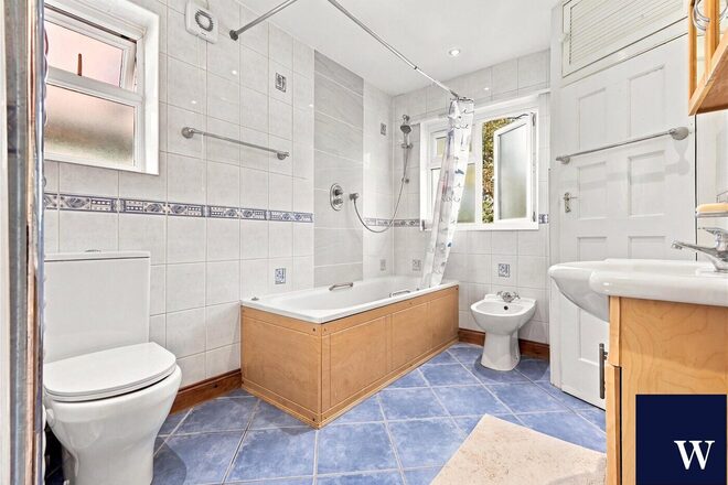 West Avenue, West Finchley, N3