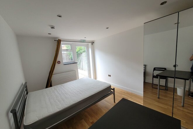 Milton Court Road, London, SE14