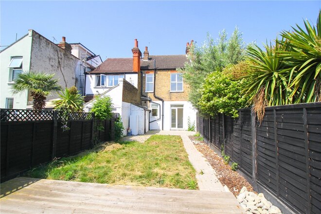 Woodfield Road, Essex, SS9