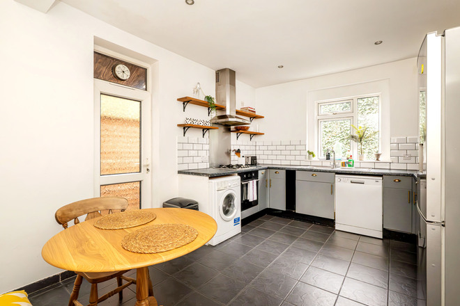 Holberton Gardens, London, NW10