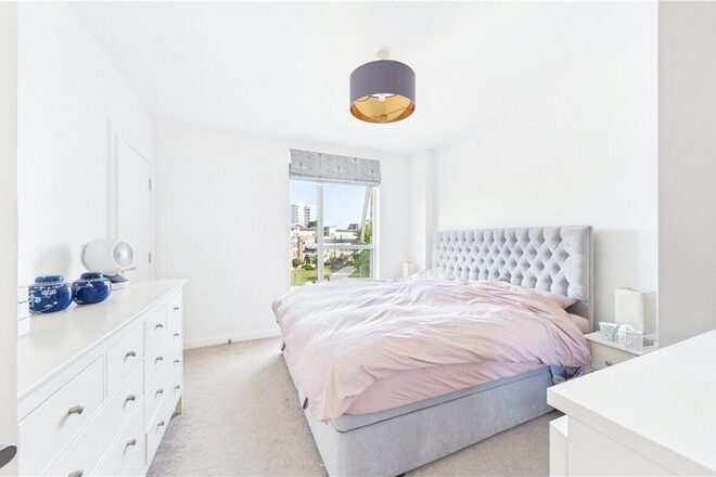 Bollo Bridge Road, London, W3