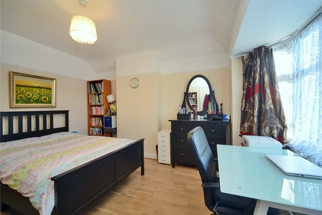 Hazlemere Gardens, Worcester Park, KT4