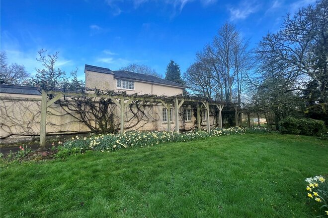 Flat 2, Worth House, Lower Washfield, EX16
