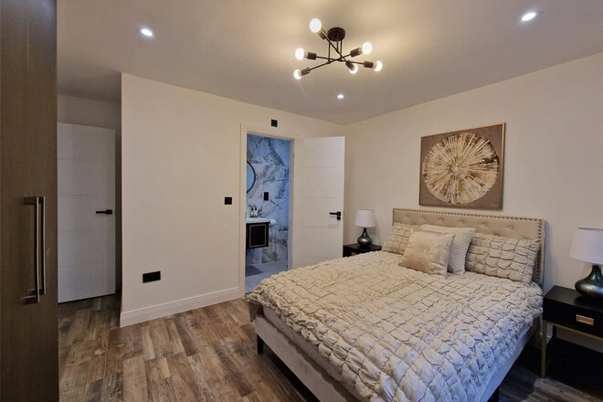 Wellington Avenue, Surrey, GU25