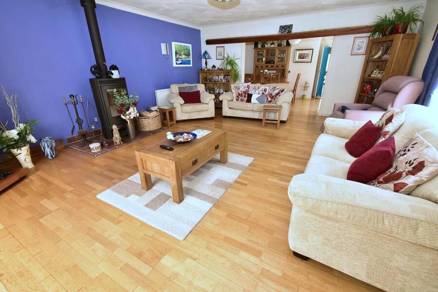 A LOUNGE 1 NEW.JPG