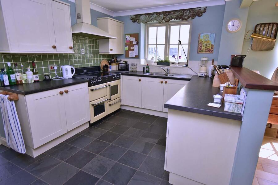 A KITCHEN 1.JPG